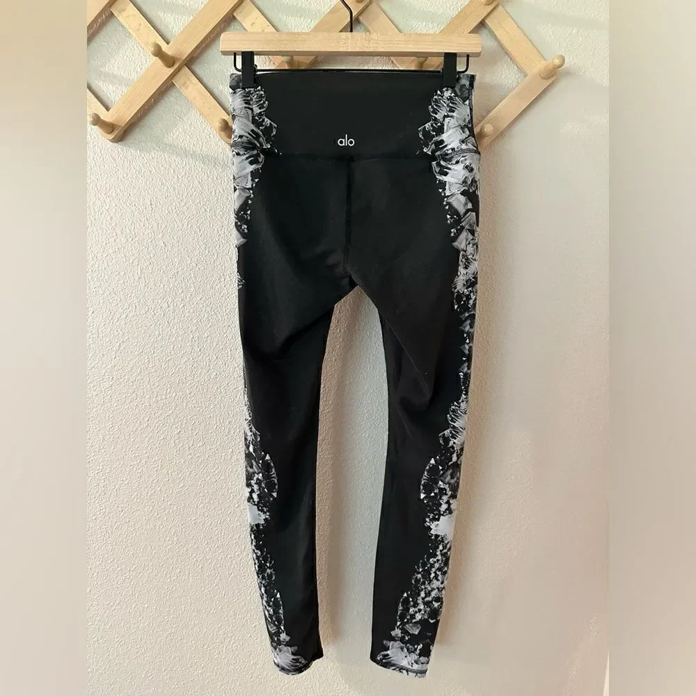 Alo Yoga Black White Dark Krystal Graphic High Waisted Airbrush Workout Leggings